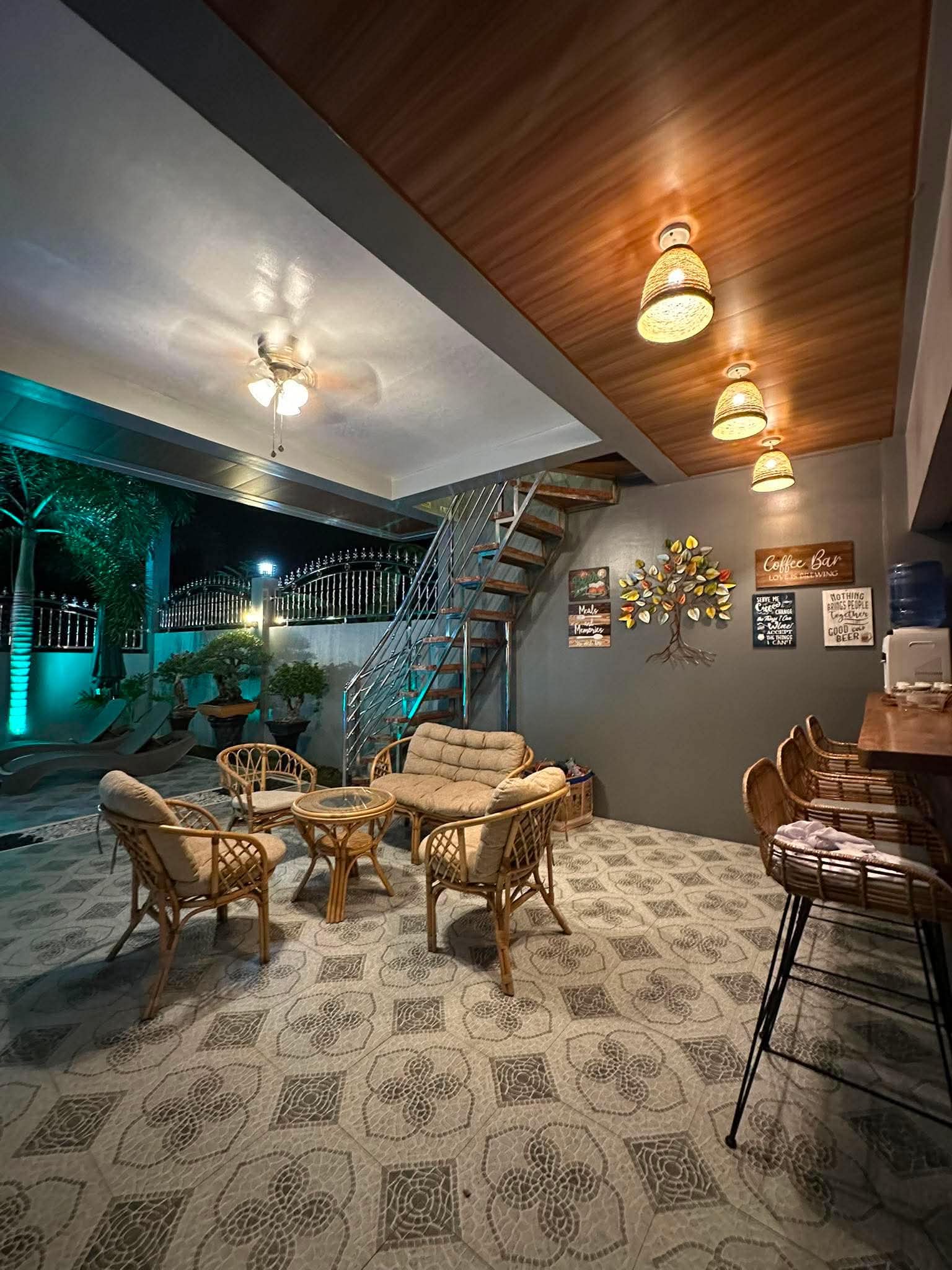 Bar & Restaurant